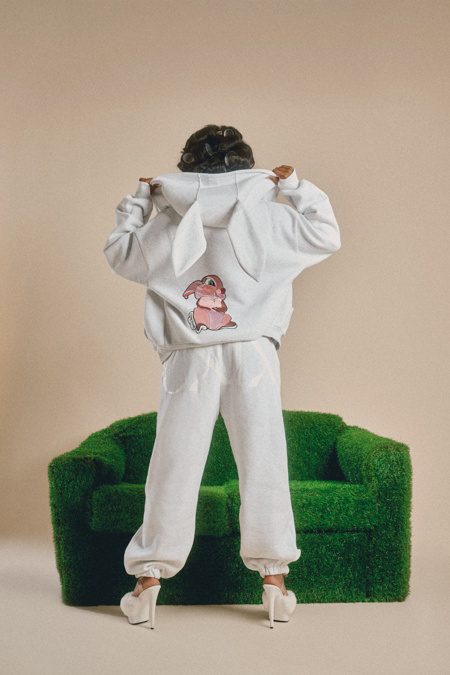 CREATURES IN THE CLUB: BLESSED BUNZ SWEATPANTS - MIST GREY/WHITE LIMITED ED.